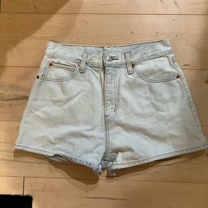 *Summer Vibes Sale* Levi's High Waisted Jean Shorts - Light Washed - Size 28